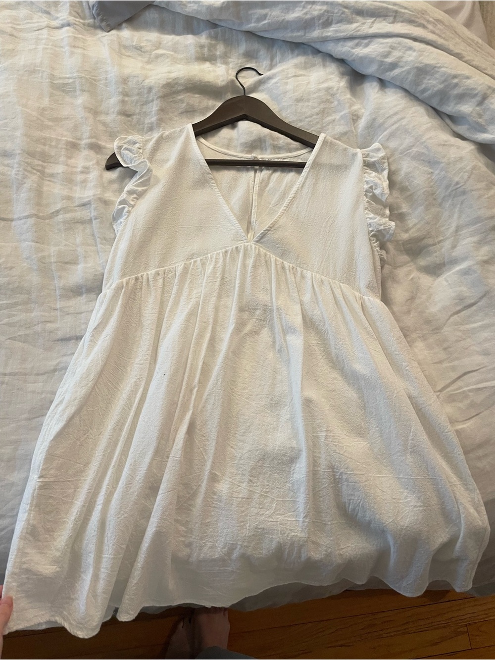 Mustard Seed LA Women's White V-Neck Ruffle Sleeve Babydoll Top